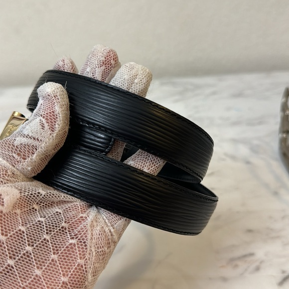 Authentic Louis Vuitton Epi Ceinture Leather 110/44 belt - Picture 13 of 14